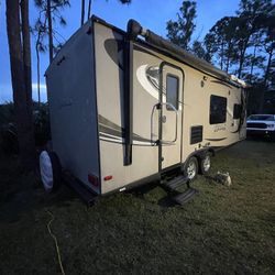 2013 / 224’/ Travel Trailer / Tiny Home/ RV. Solid Trailer with no leaks. Power, lights, water & plumbing works. Includes power & plumbing hookups. Ne