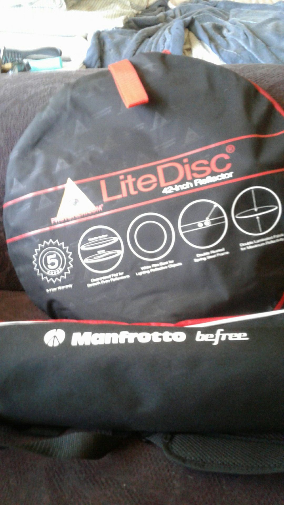 Photo flex light disc and manfrotto befree tripod