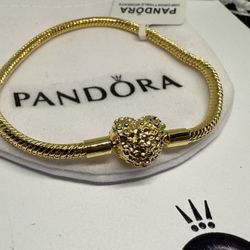 Pandora Moments Sparkling Heart Claps Bangle Size 7.5 Inches 19 Cm