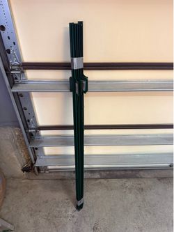 New Green Metal Garden Stakes chicken wire