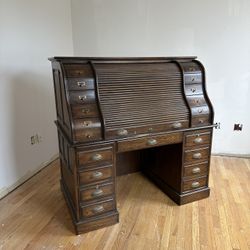 ROLL-TOP DESK with key for locks