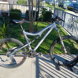 Santa Cruz Superlight Grey Carbon Fiber Mountain Bike


