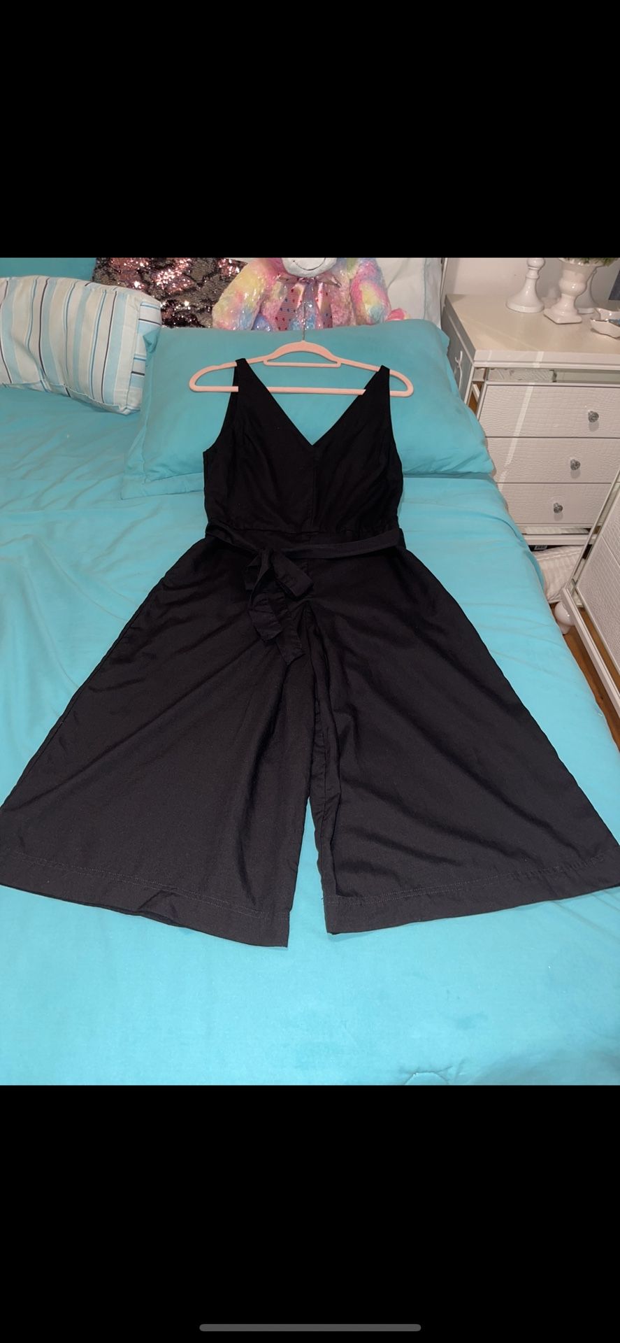 Gap Romper Size medium, very good condition, with pockets and zipper on one side, It's not quite long.