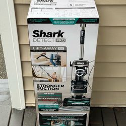 Shark DetectPro Lift-Away ADV Upright Vacuum