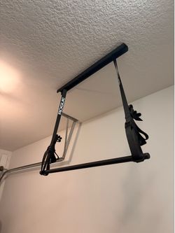 Rogue pull up bar - like new