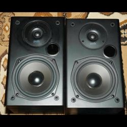 Polk T15 Bookshelf speaker