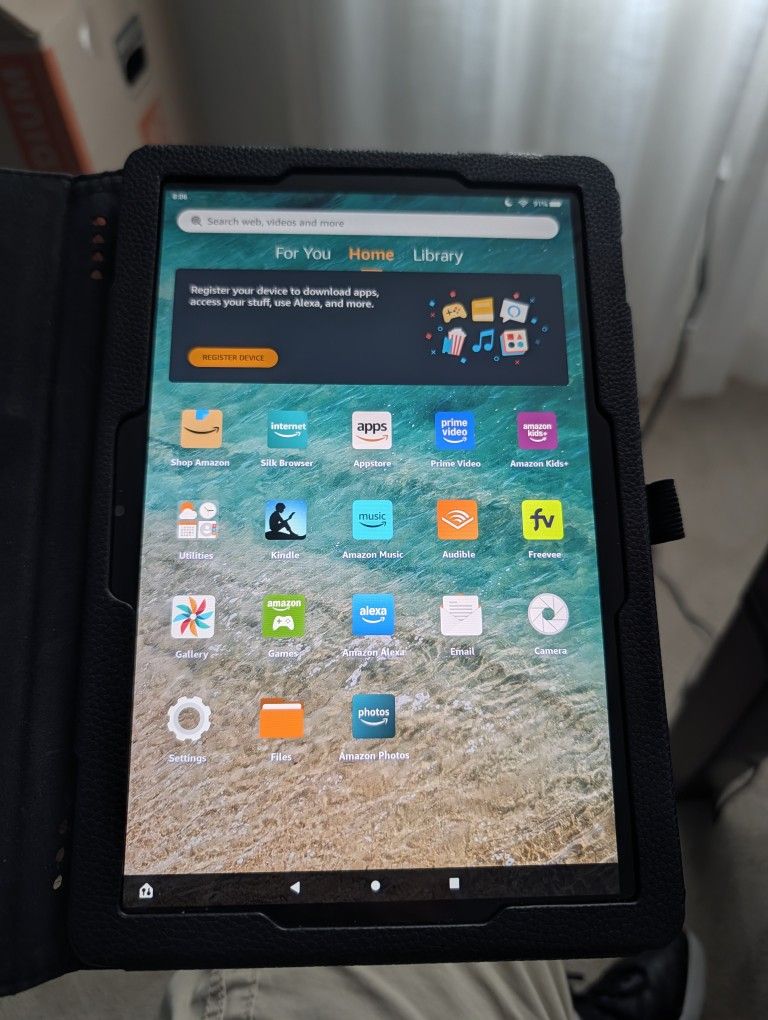 Kindle HD 10 w/ Case