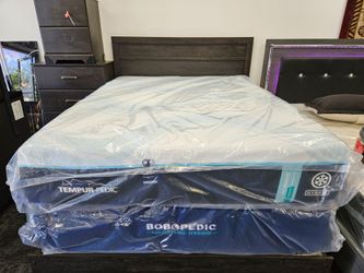 Tempurpedic queen size ProBreeze medium hybrid mattress special