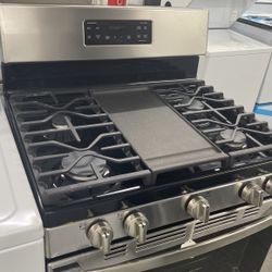 New Scratch And Dent GE Gas Stainless Steel Range. 1 Year Manufacturer Warranty 