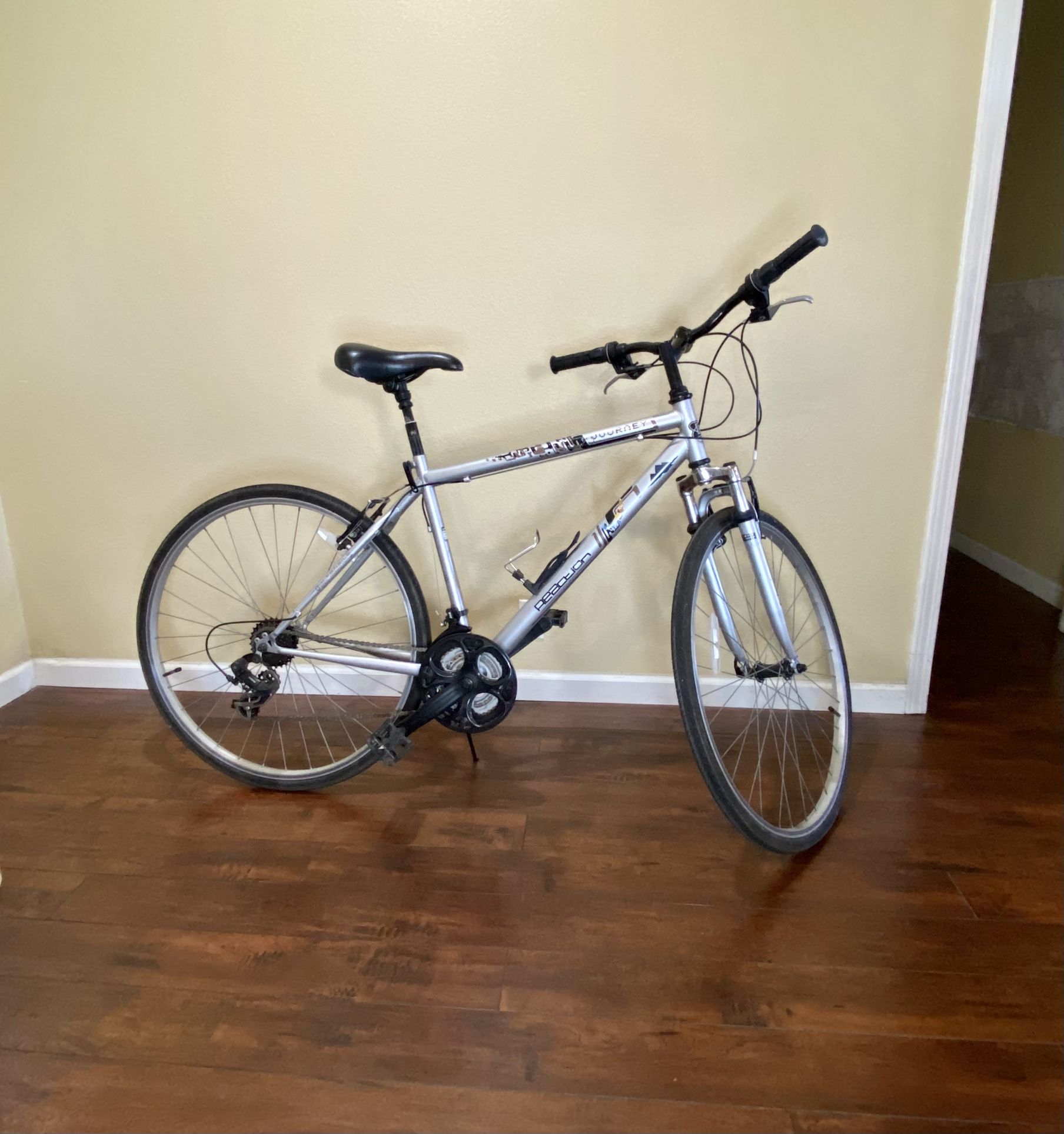 Reaction Journey 21-Speed Hybrid Bike