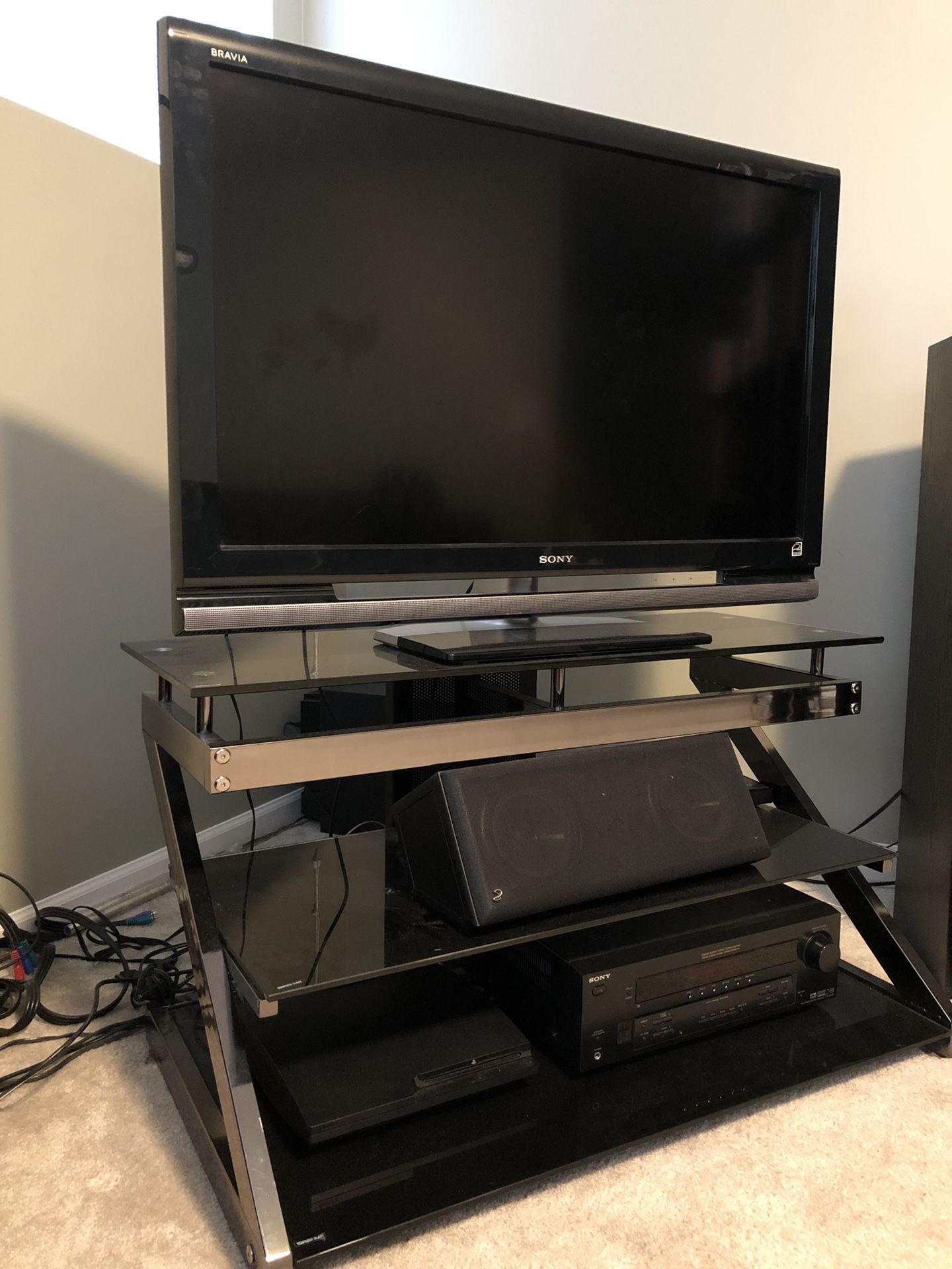 Sony Bravia 40 inch LCD KDL40V4100 with tempered glass shelves for