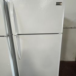 Refrigerator Frigidaire 30”