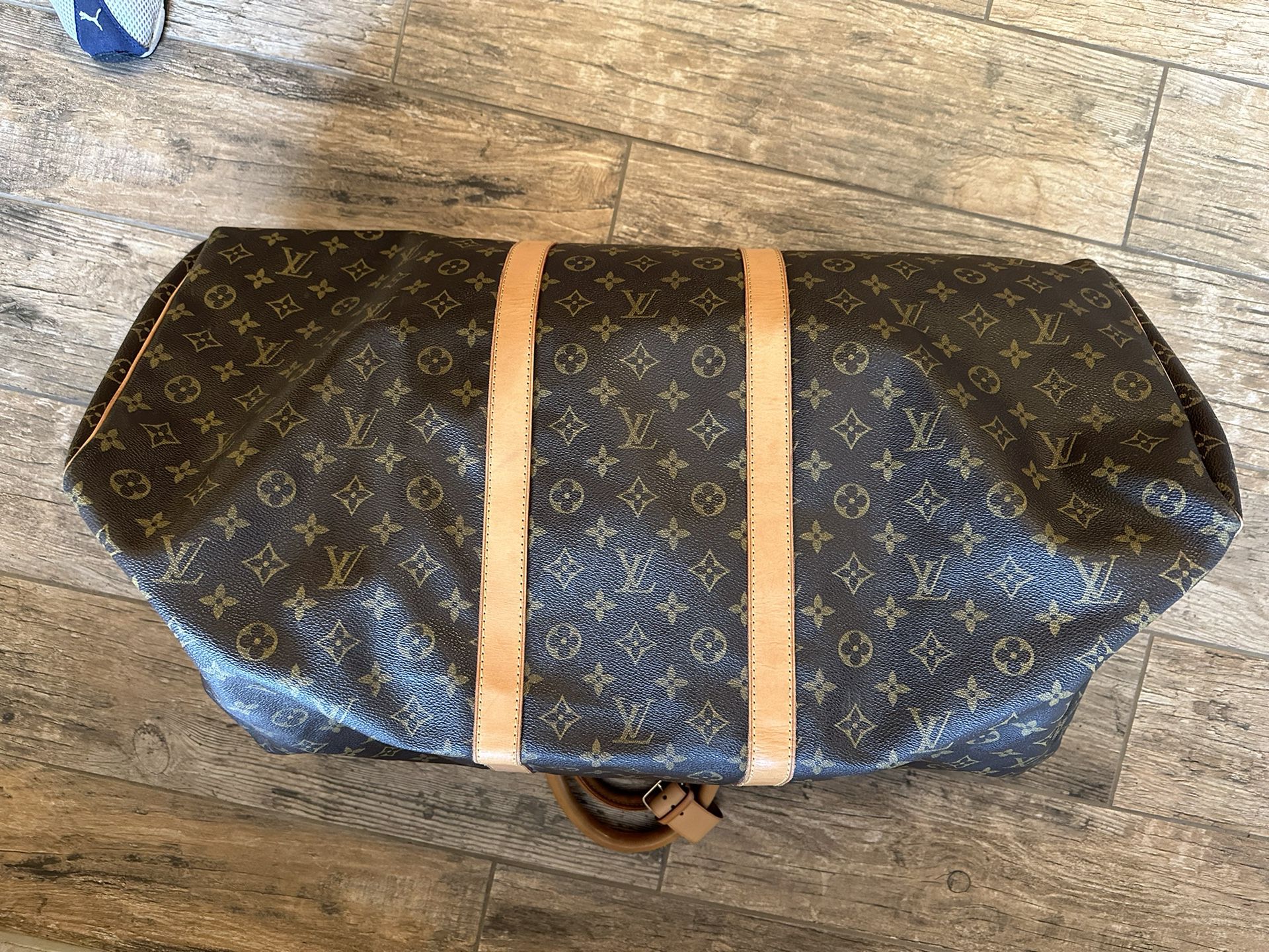 Louis Vuitton Vintage Carry On Duffle Bag. 24 “ Long , Comes With Lock And  KeyLong for Sale in Las Vegas, NV - OfferUp