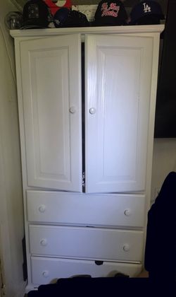 LOOK AT DESCRIPTION - White dresser