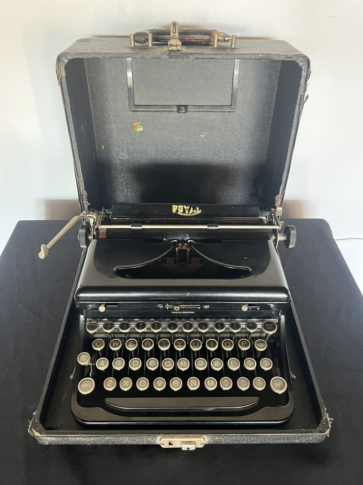 1930s Royal Model O Portable Typewriter w/ Case