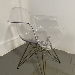 ✨ Clear Acrylic Chair with Gold Base – Modern Accent Seating