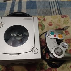 NINTENDO PLATINUM GAMECUBE SYSTEM WITH 2 CONTROLLERS AND GAMES $1000 FINAL PRICE READ DESCRIPTION AND SEE 👀 ALL PICTURES