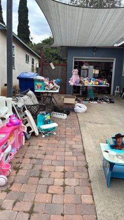 GARAGE SALE!