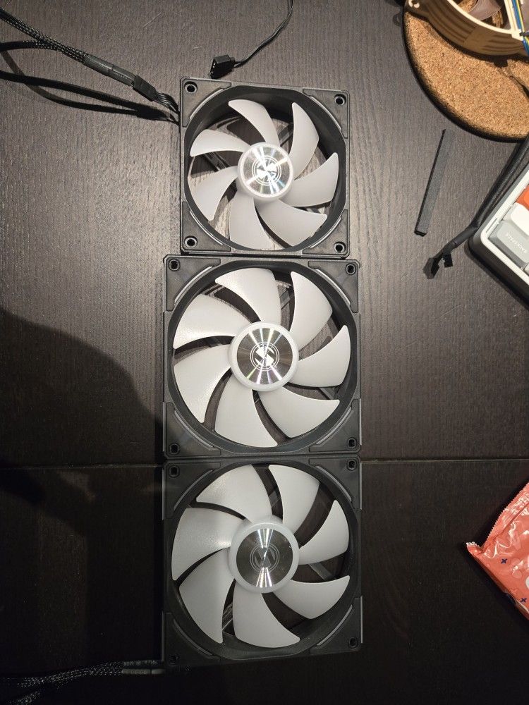 Lianli AL120 V2 Fan And AL140 Fans