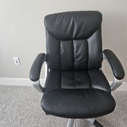 Office Desk Chair. Black Color. 