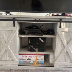 tv stand/entertainment center