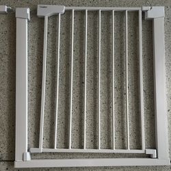2 Cumbor Gate 29.7-48"W x 30.5”H