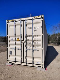 Moving? Need Storage? Shipping Containers are the solution! 🤩 Message for a FREE quote!