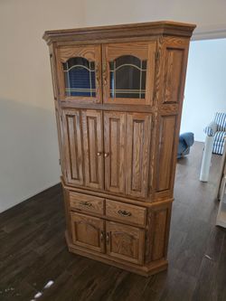 Cabinet/ hutch