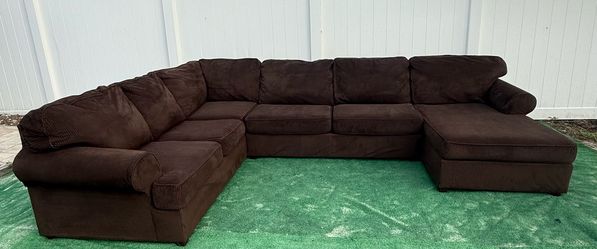 Beautiful brown U-shaped sectional sofa can be delivered for an additional cost Price 400 measures long 140 x 91 wide