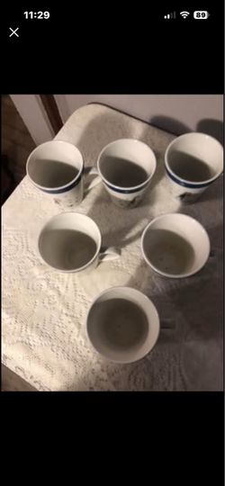 Christmas Coffee Mugs Set of 6 Retro Illustrated with Multiple Snowman Scenes