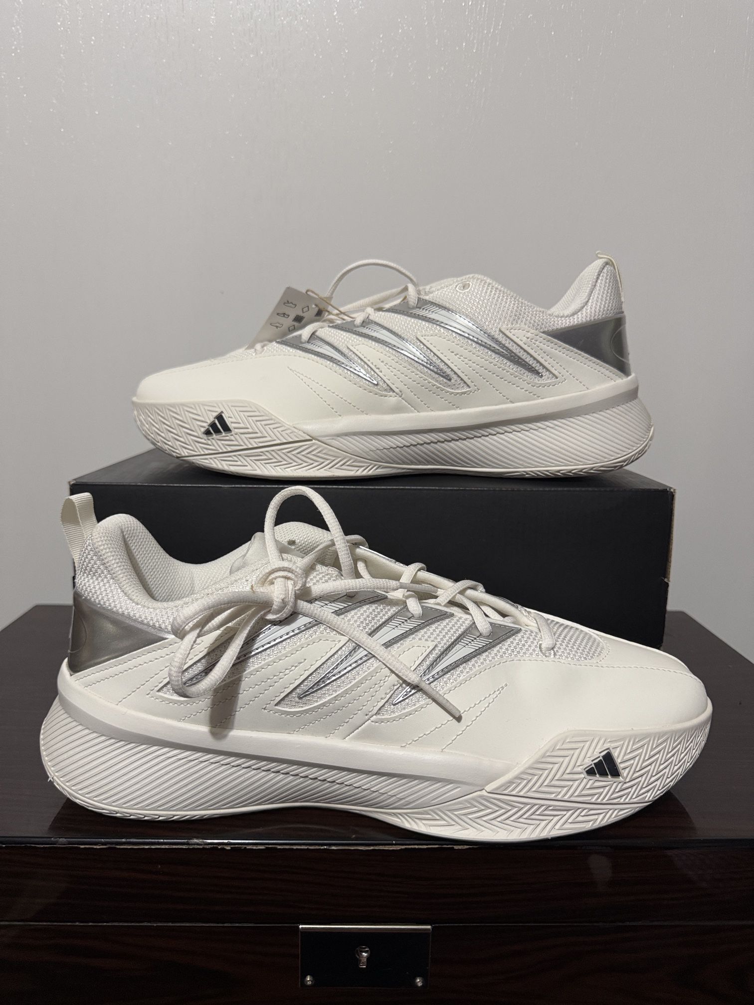 Adidas Dame Certified 3 Low Basketball Shoes White Silver IH8468 Men's Size 10.5