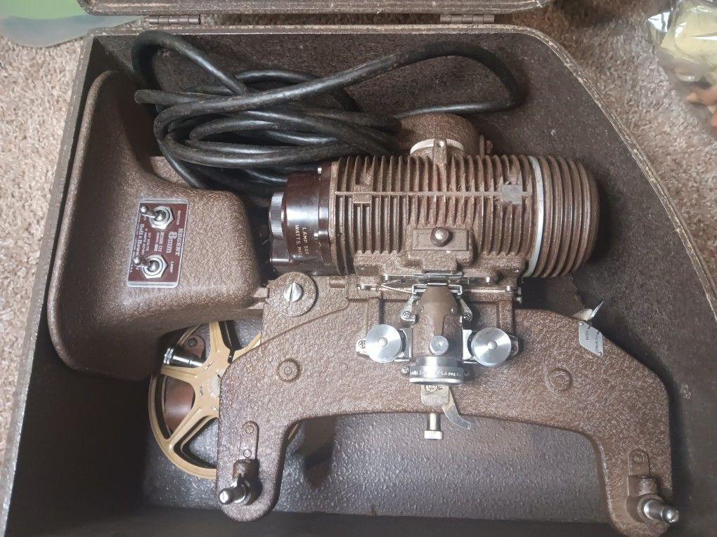 Vintage Bell & Howell Regent Design Model L 8MM Film Projector