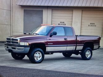 2001 Dodge Ram 2500HD Quad Cab – Spacious Pickup