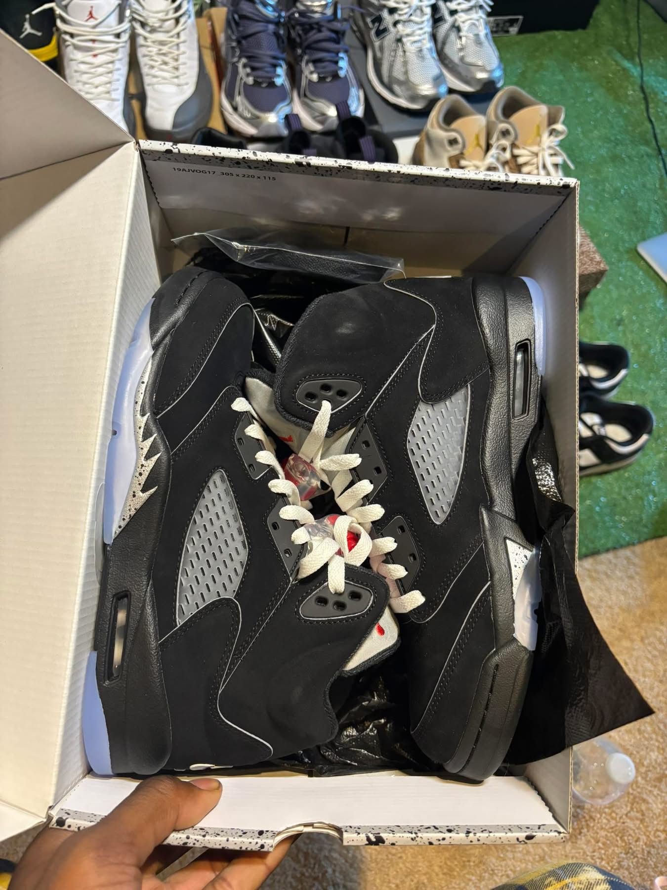 Black Metallic 5s