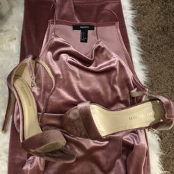 Dress 👗 size S heels 👠 size 7.5
