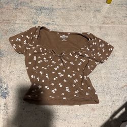 Cute hollister top!
