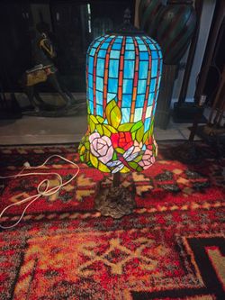 "Pond Lily & Dragonfly" Tiffany-Style Table Lamp – Handmade Stained Glass
