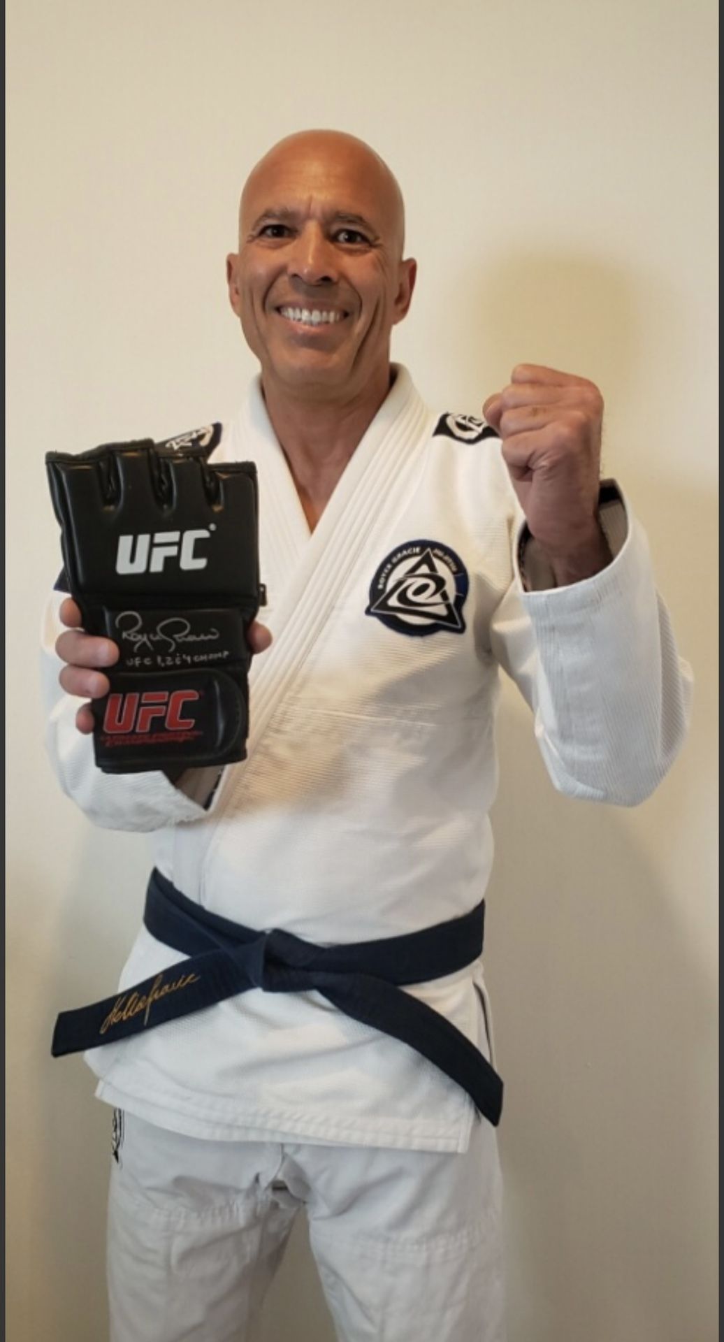 UFC Autograph Glove Lot
