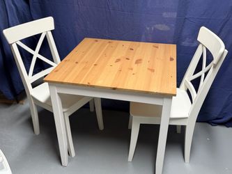 Small IKEA table and 2 chairs