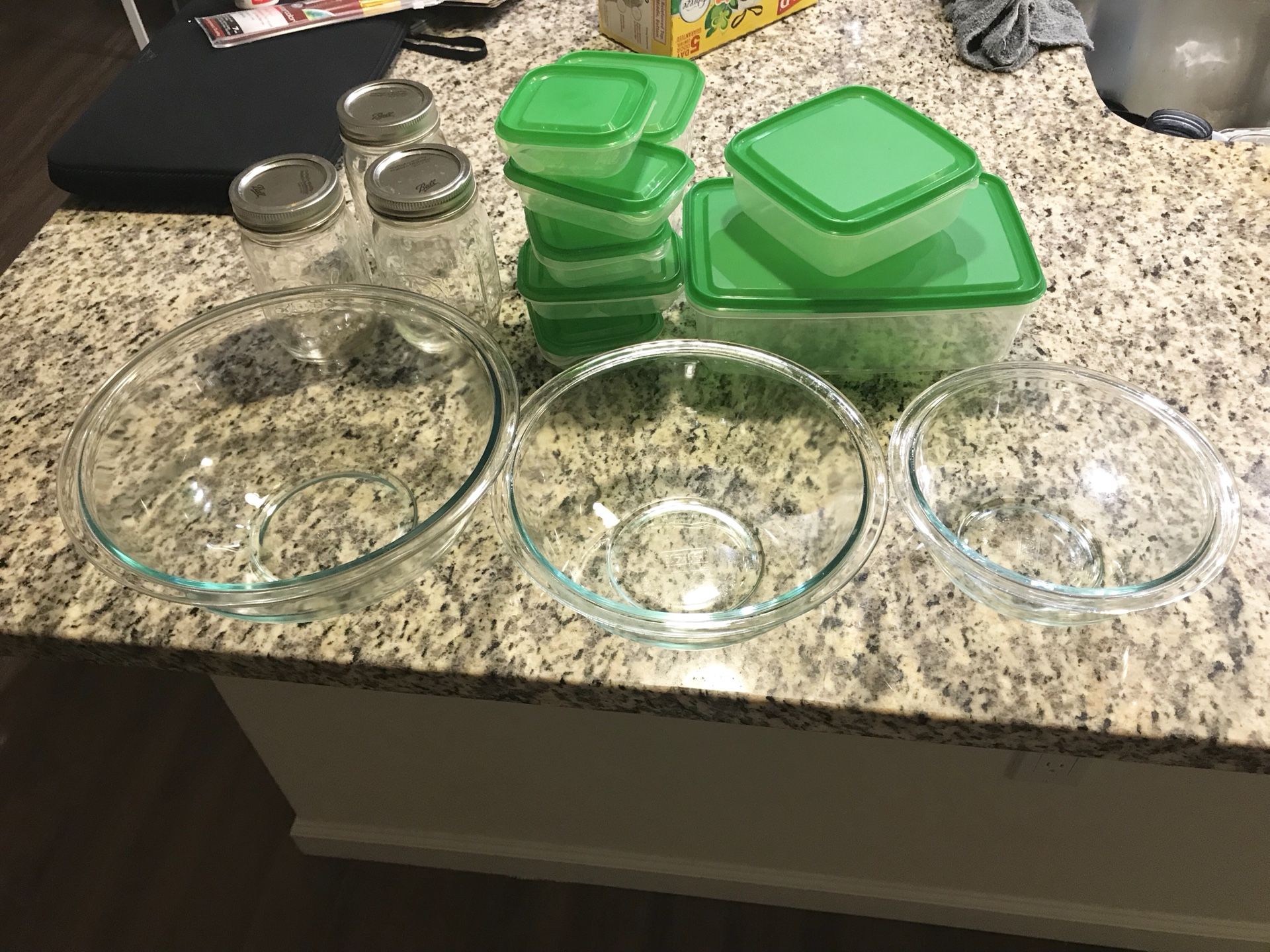 Misc. Kitchen Items Pyrex / Tupperware sets & Ball Jars