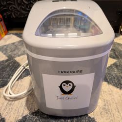 Frigidaire Mini Ice Maker
