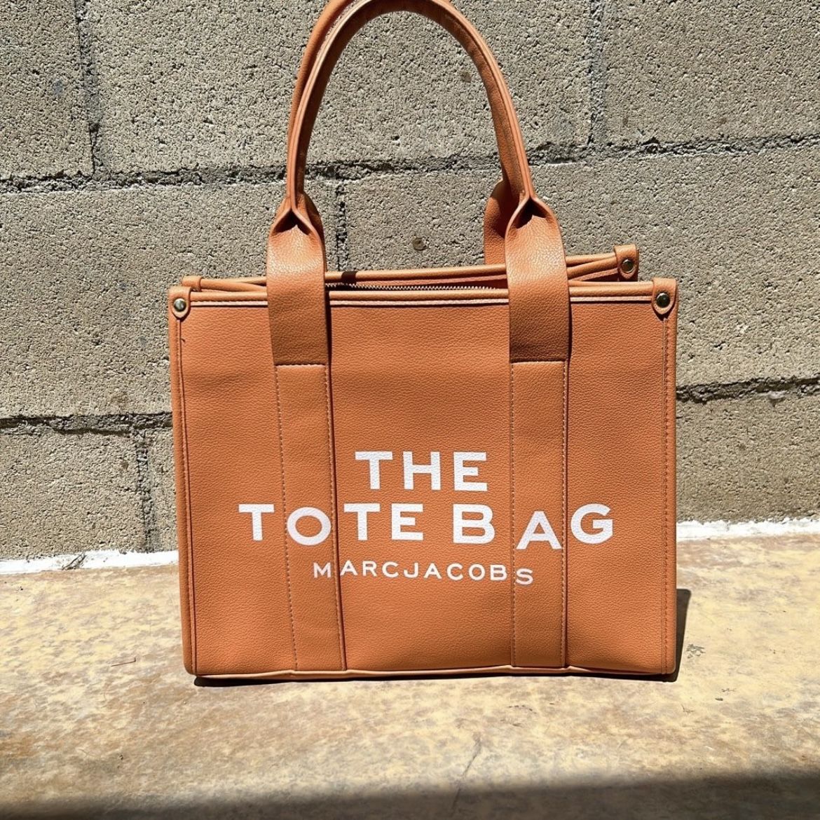 THE TOTE BAG
