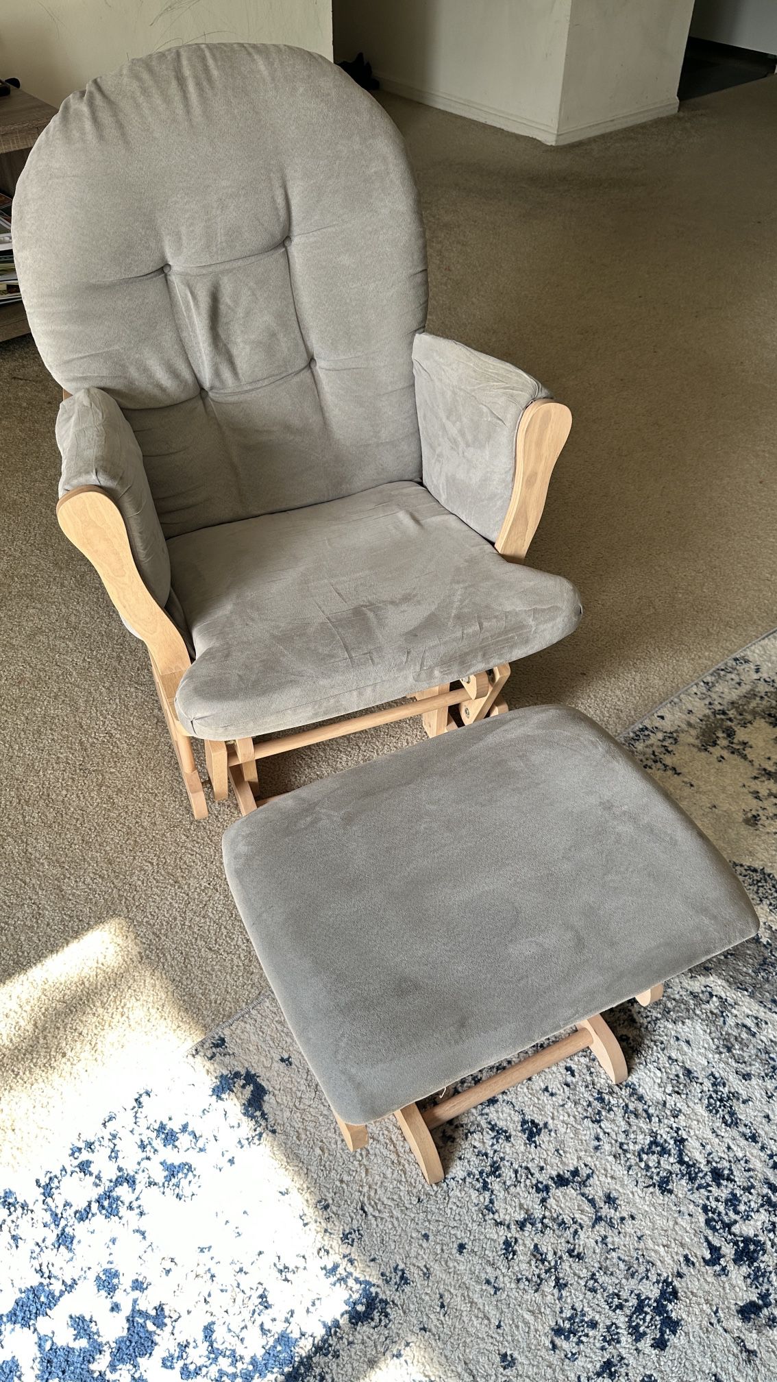 Premium Rocking Chair With Footrest 