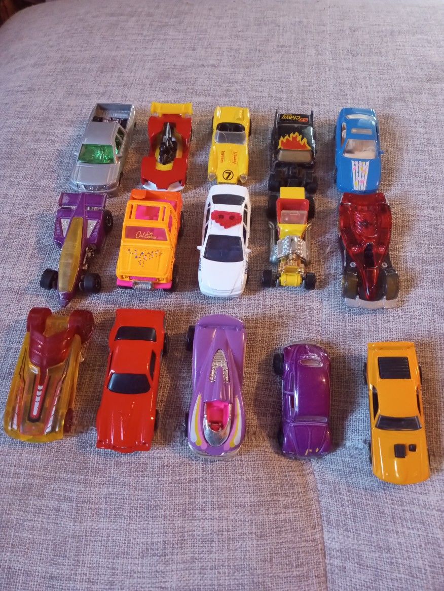 15 Hot Wheels Diecast Cars