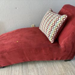 Red Contemporary Stylish Chaise 
