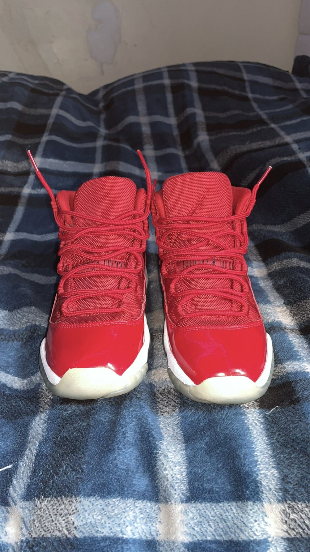 Used Jordan 11 Retro "Win Like '96" - Size 4Y