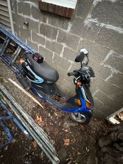 TaoTao Moped Scooter Black and Blue