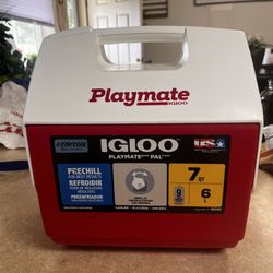 Nice 9 Can Igloo Red Playmate Cooler - 7 Quart.