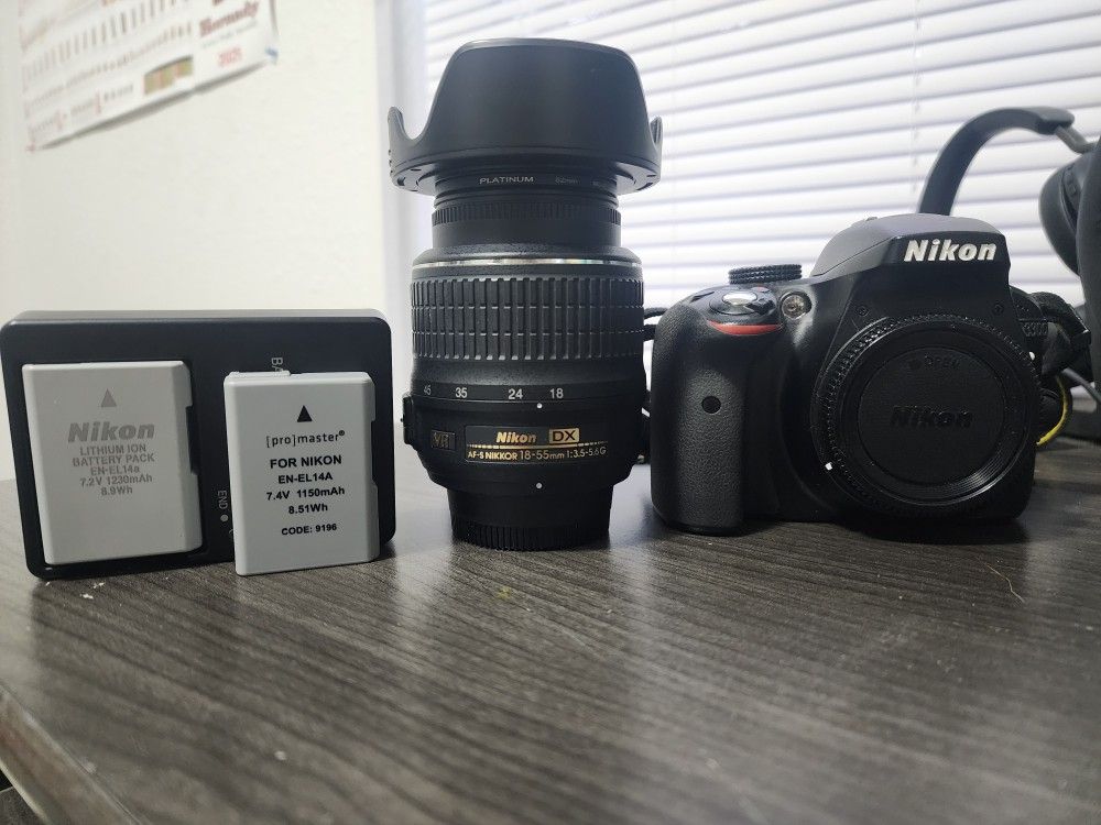 Nikon D3300 + 18-55mm 1:3.5-5.6 Kit
