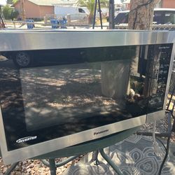 Panasonic small microwave / Nellis and bonanza